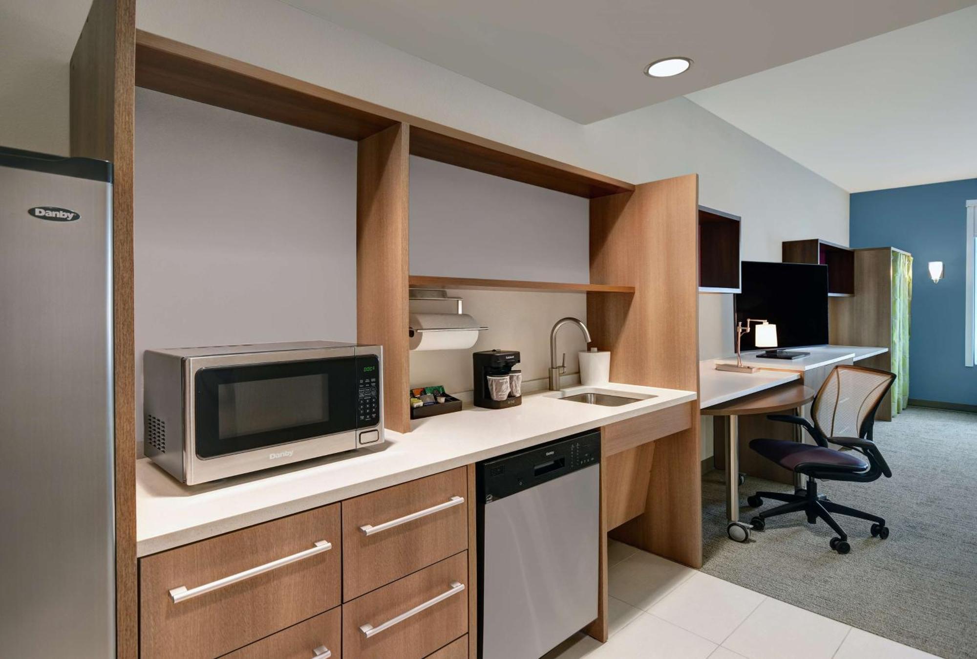 Home2 By Hilton Atlanta Airport North 3*